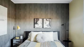 4 bedrooms, iron/ironing board, free WiFi, bed sheets