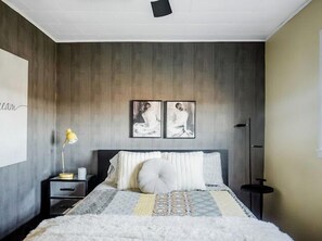 4 bedrooms, iron/ironing board, free WiFi, bed sheets