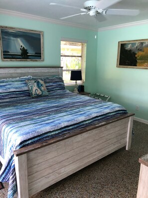 3 quartos, escrivaninha, ferros/tábuas de passar roupa