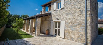 Charming villa with private pool in Momjan