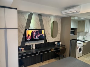 Premium-Studio, 1 King-Bett, Stadtblick | Fernseher