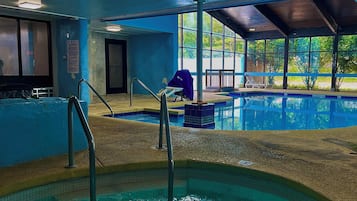 Piscine couverte, piscine extérieure (ouverte en saison)