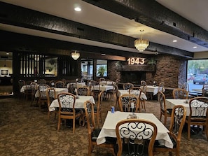 Restaurant - Pine Lake Resort and Banquets (La Porte)