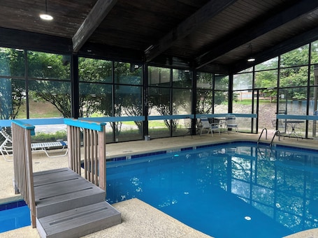 Indoor pool, seasonal outdoor pool, sun loungers