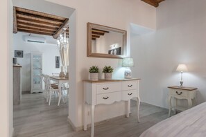 1 bedroom, in-room safe, WiFi, bed sheets