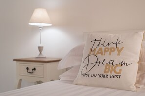 1 bedroom, in-room safe, WiFi, bed sheets