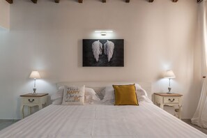 1 bedroom, in-room safe, WiFi, bed sheets