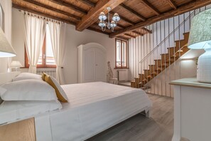 1 bedroom, in-room safe, WiFi, bed sheets