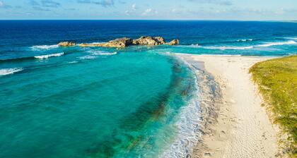Ridgetop cottage for 2 at Dragon Cay Resort, Mudjin Harbour