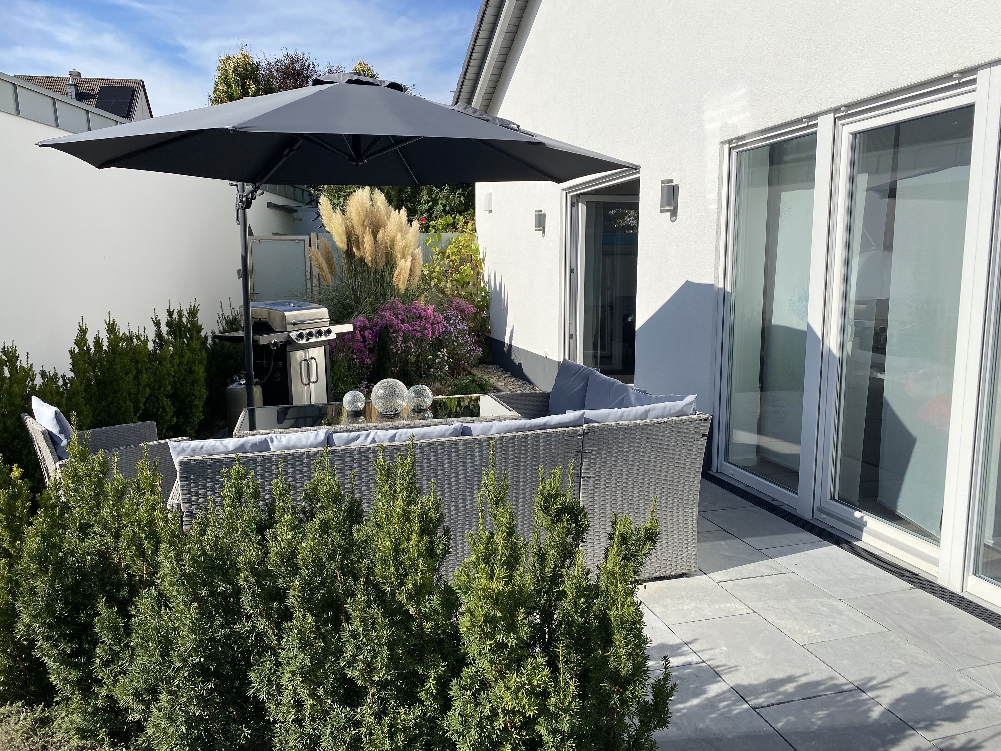 Gemütliche Terrasse  mit Gasgrill, Zugang vom Wohn/Essbereich