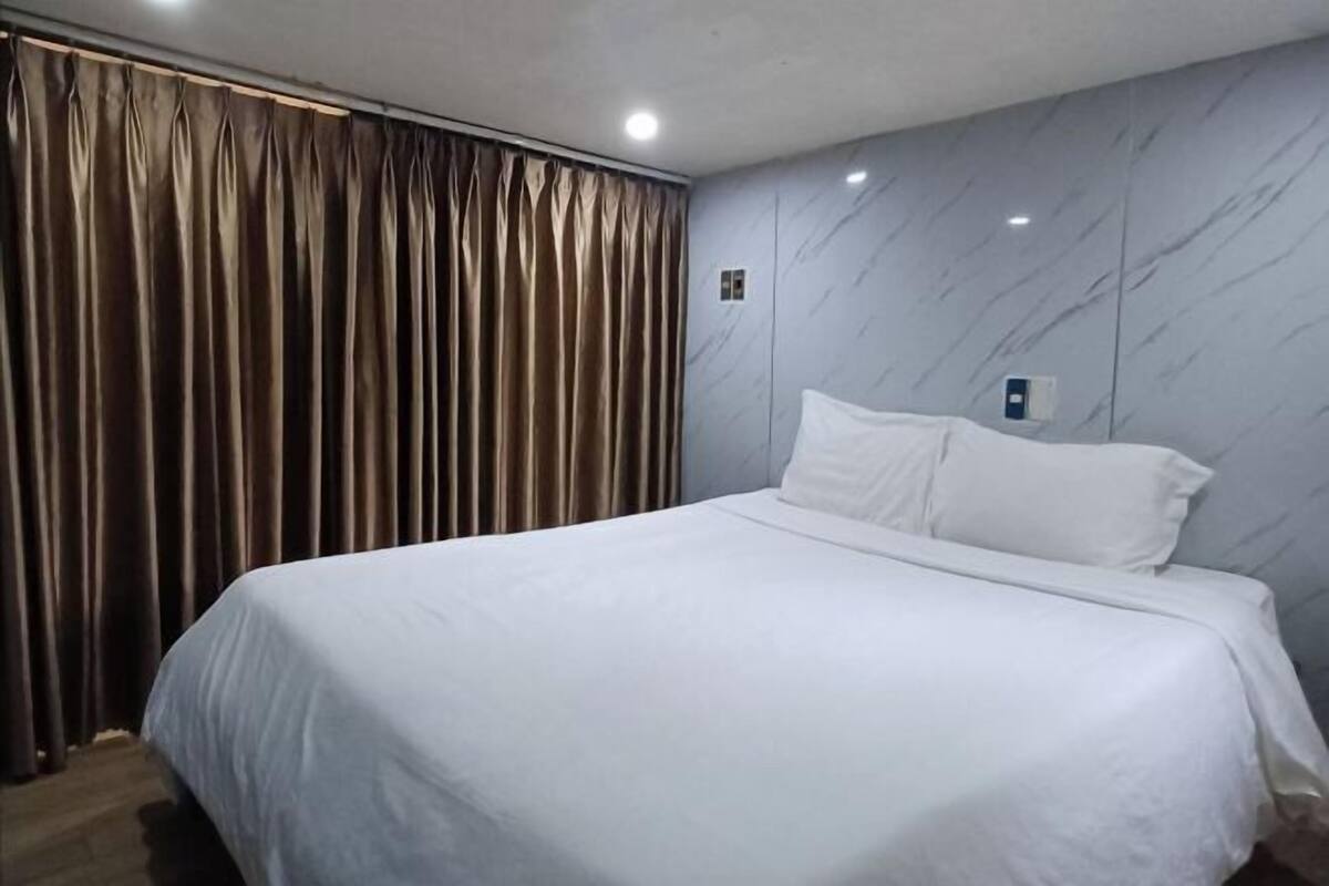 1 bedroom, pillowtop beds, in-room safe, individually decorated