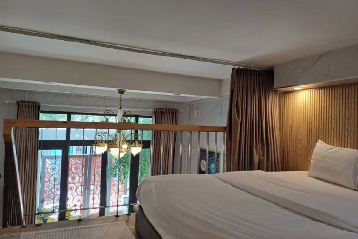 Pillowtop beds, in-room safe, desk, laptop workspace