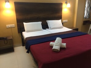 Room | Busa memori, meja, ruang kerja komputer riba, Wi-fi percuma 
