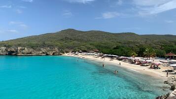 Beach nearby, sun loungers, beach towels