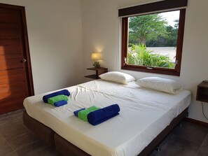 4 habitaciones, tabla de planchar con plancha y cuna de viaje 