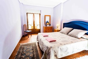 3 bedrooms, travel cot, free WiFi, bed sheets