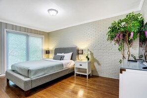 4 soverom, safe på rommet, strykejern/-brett og reiseseng for barn