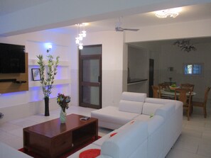 Interior - Volks PS (Sekondi-Takoradi)