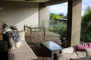 屋外ダイニングエリア