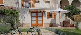 Pool, grill, WiFi, bicycles, table tennis, dishwasher, washing machine