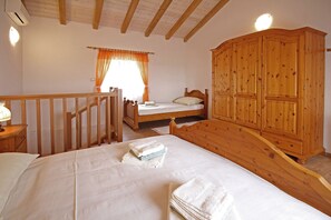 2 Schlafzimmer, Zimmersafe, Bügeleisen/Bügelbrett, WLAN