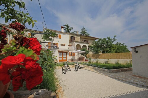 Pool, grill, WiFi, bicycles, table tennis, dishwasher, washing machine