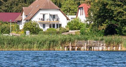 Appartement mit Balkon und Seeblick