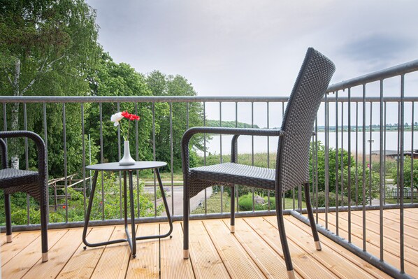 Property grounds - Apartment with balcony and lake view (Malchow)