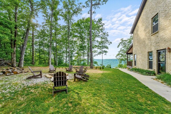 Terrace/patio - Beautiful Monteagle Bluff Mountain Home Sleeps 12 (Monteagle)