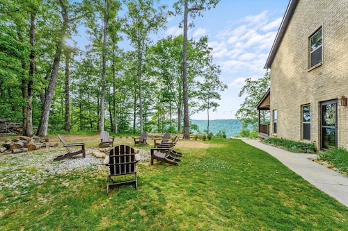 Beautiful Monteagle Bluff Mountain Home Sleeps 12
