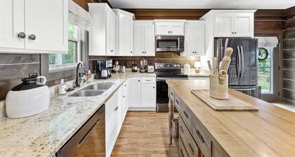 Beautiful Monteagle Bluff Mountain Home Sleeps 12
