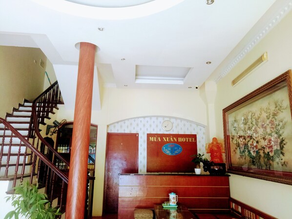 Blackout curtains, free WiFi, bed sheets - Mua Xuan Hotel (Hanoi)