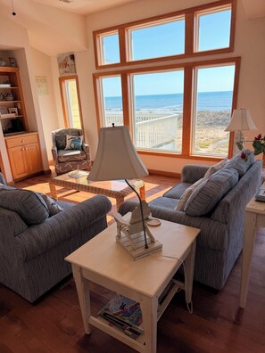 Smart TV, fireplace, DVD player, books