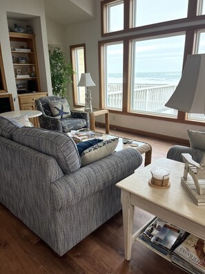 Smart TV, fireplace, DVD player, books - OceanFront Row,Private Pool,New Hottub,Sleeps 16,PetFriendly,Beachfront&Updates! (Corolla)