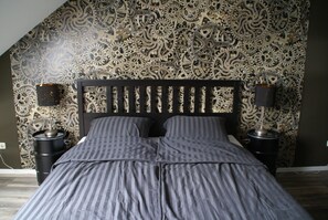 3 عدّة غرف نوم وسرير سفر وواي فاي مجانًا وملاءات أسرّة