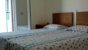 2 bedrooms, iron/ironing board, WiFi