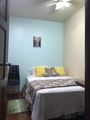 Double Room | Soundproofing, iron/ironing board, free WiFi, bed sheets