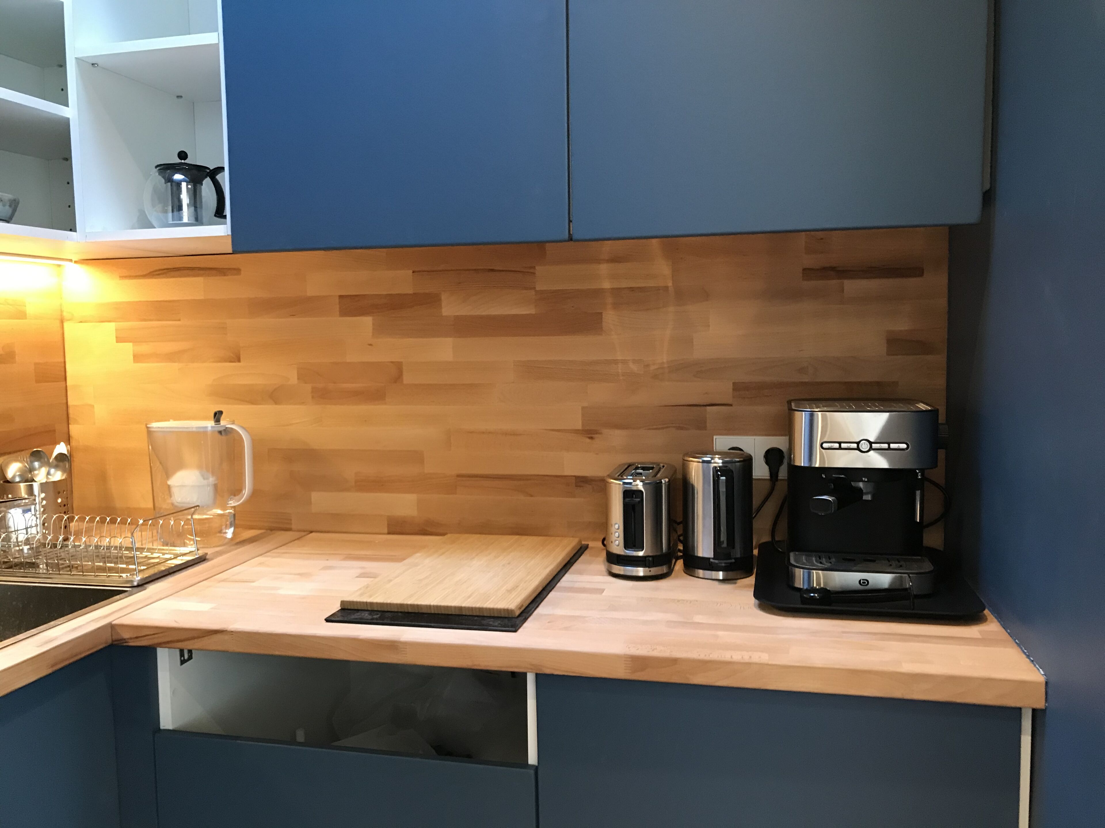 Kühlschrank, Mikrowelle, Herdplatte, Geschirrspüler