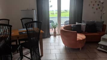 Doppelzimmer, Terrasse | Schreibtisch, Bettwäsche