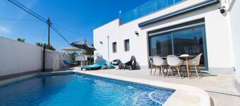 3 bedroom villa with private pool