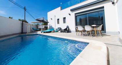 3 bedroom villa with private pool