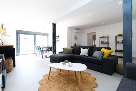 TV, stereo. 3-bedroom villa with private pool sleeps 6