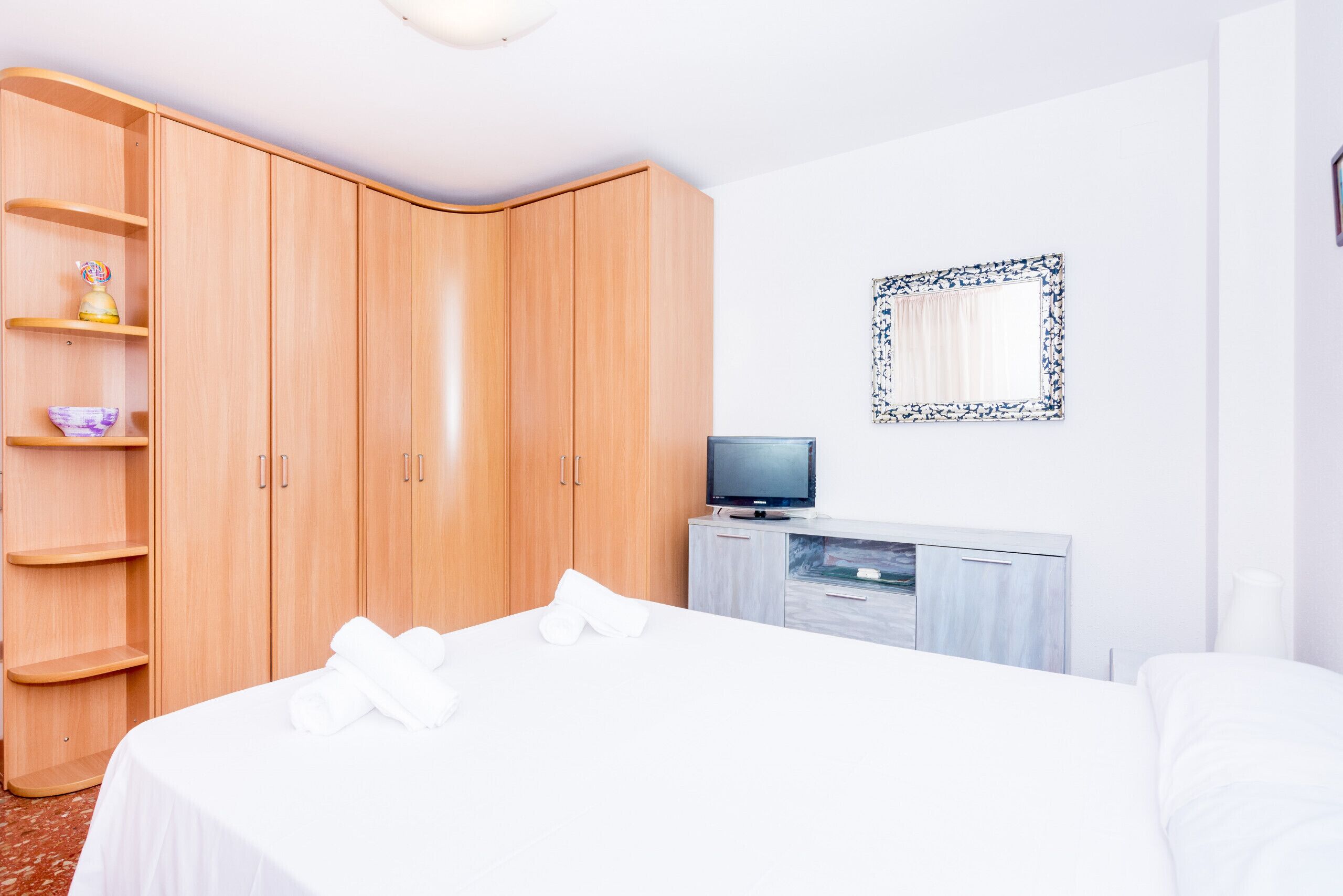 3 dormitorios, tabla de planchar con plancha, wifi gratis y ropa de cama