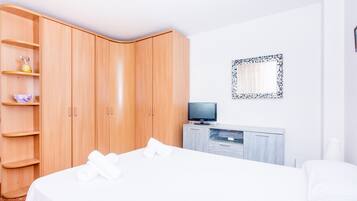 3 dormitorios, tabla de planchar con plancha, wifi gratis y ropa de cama