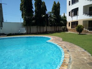 Outdoor pool - Family friendly & Couple romantic getaway (Kongowea)