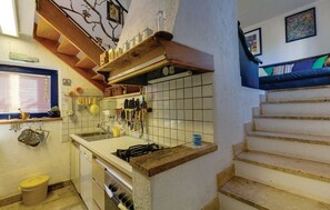 Frigorífico, horno, lavavajillas y cafetera o tetera