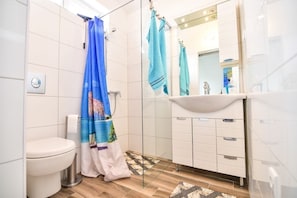 Bathtub, hair dryer, towels