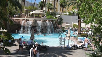 Piscine couverte, piscine extérieure