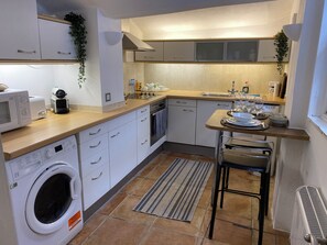 Fridge, microwave, oven, stovetop - Flat in the most desirable location in London - Kensington (London)