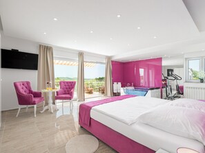 6 bedrooms, iron/ironing board, free WiFi, bed sheets